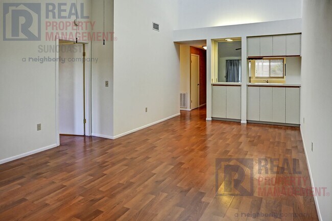 Building Photo - 251 Fenwick Dr