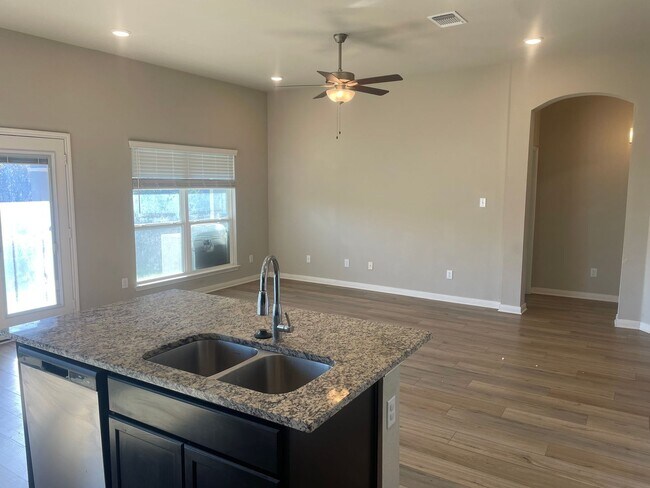 Building Photo - 7809 Montclair Dr