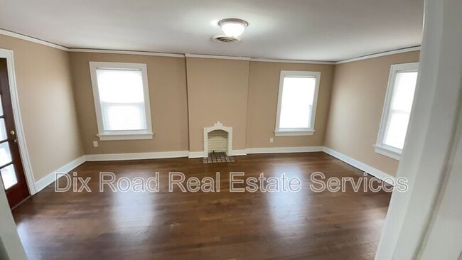 Building Photo - 15 Vassar Dr