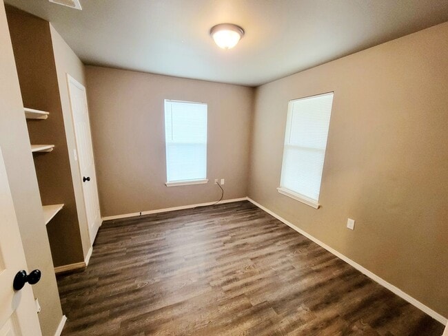 Building Photo - 3 bedroom 2 bath home