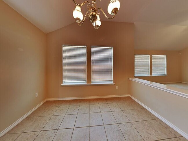 Building Photo - *No App Fee.*$1,000 off First Month* move ...