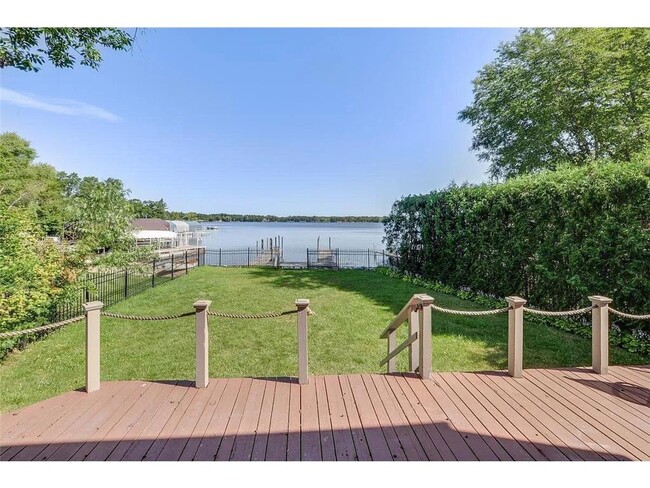 Building Photo - 16926 Grays Bay Blvd