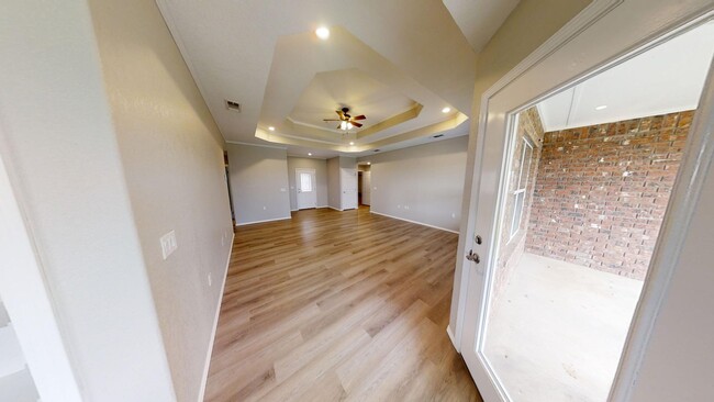 Building Photo - Oakwood Manor
