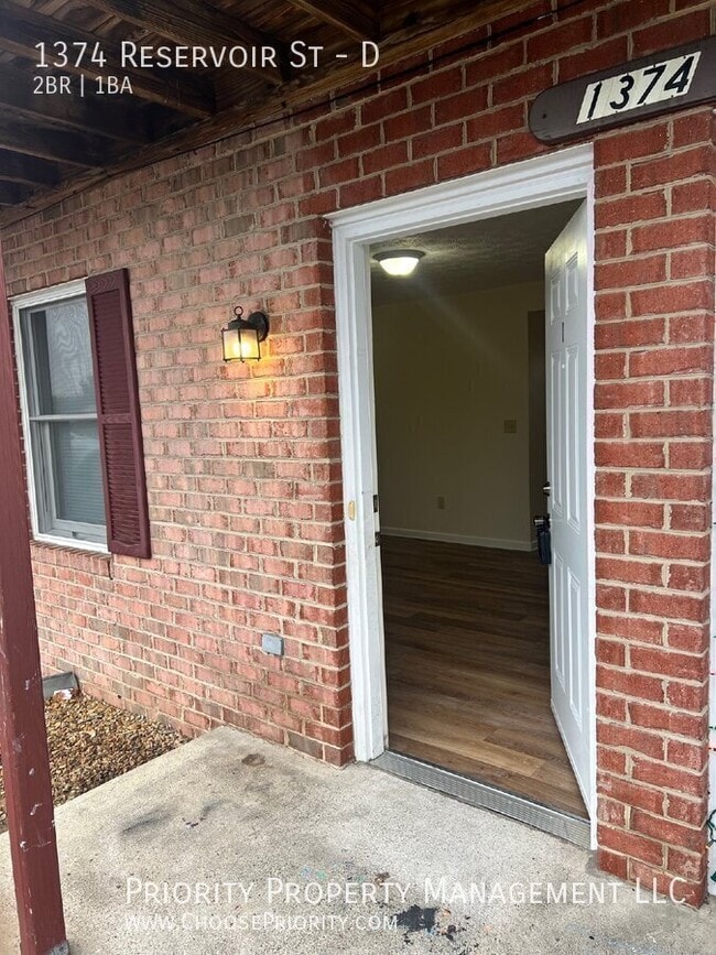 Building Photo - 1374 Reservoir St
