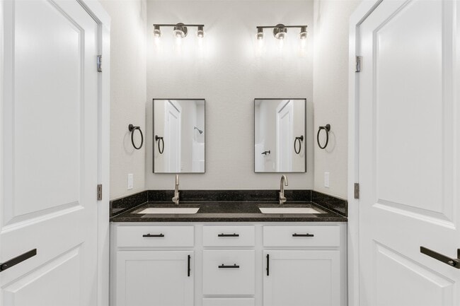 Building Photo - 1504 Clay St