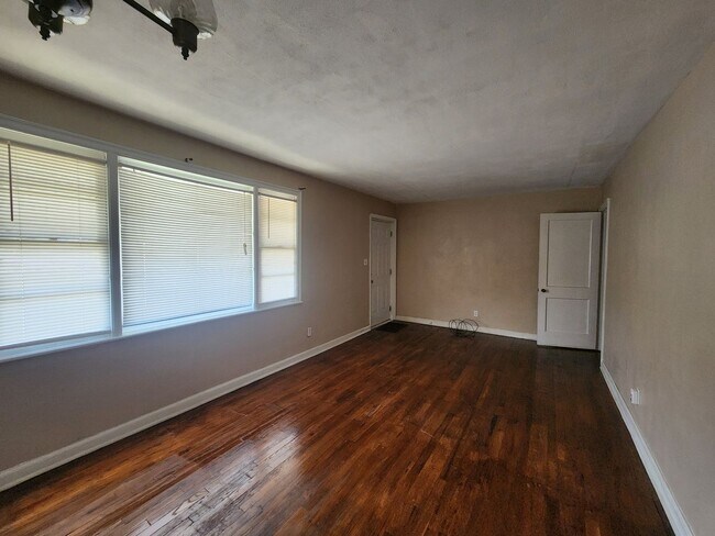 Building Photo - 3 Bedroom 1 Bath home in Midtown Columbus