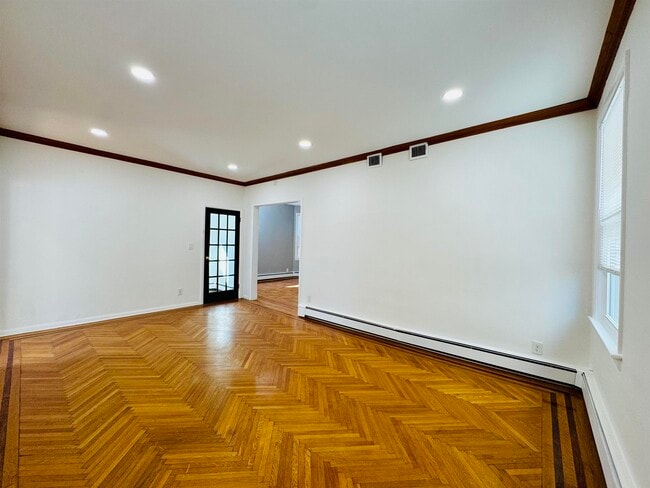 Building Photo - 69 W 39th St