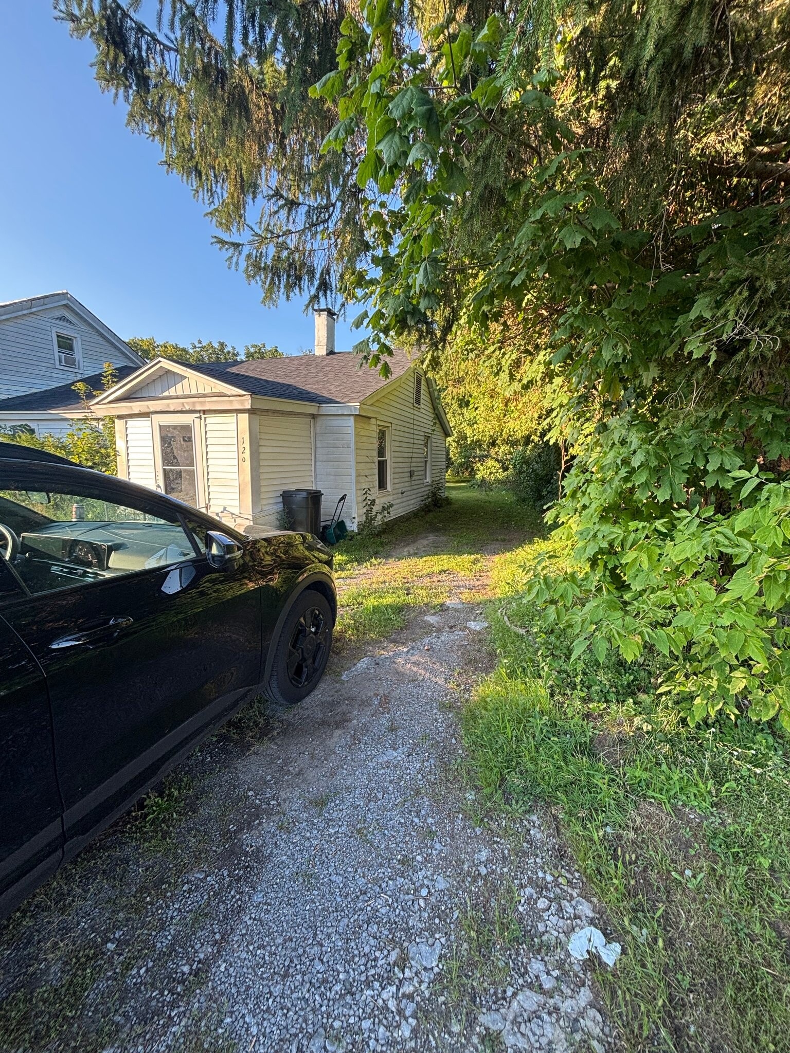 Building Photo - 122 Leray St