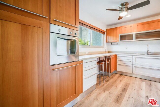 Building Photo - 4612 Park Granada