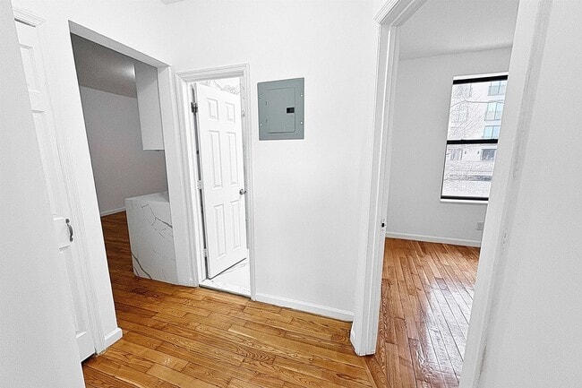 Building Photo - 35 Rock St