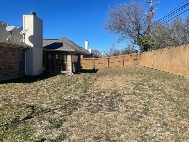 Building Photo - Super Cute Corner Lot House Ready to be called your HOME.