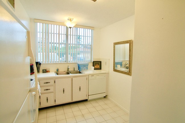 Building Photo - 3575 S Ocean Blvd