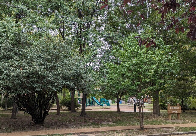 Building Photo - Charming 2 Bedroom Apartment in Benton Par...