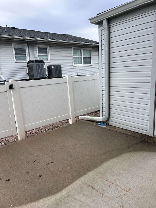 Building Photo - 4770 Champion Ct