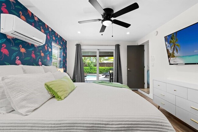 Building Photo - 1949 Windward Dr