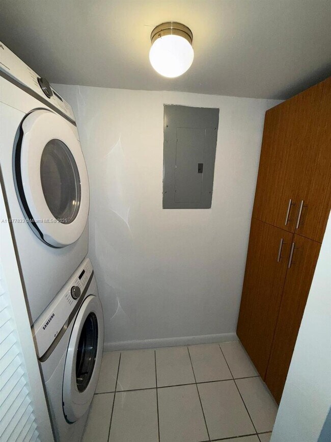 Building Photo - 3396 Foxcroft Rd