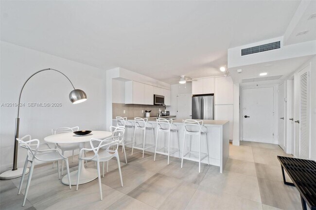 Building Photo - 5700 Collins Ave