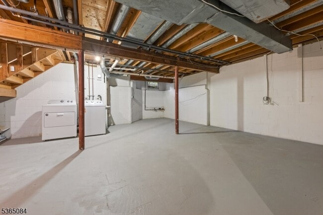 Building Photo - 52 Arthurs Ct