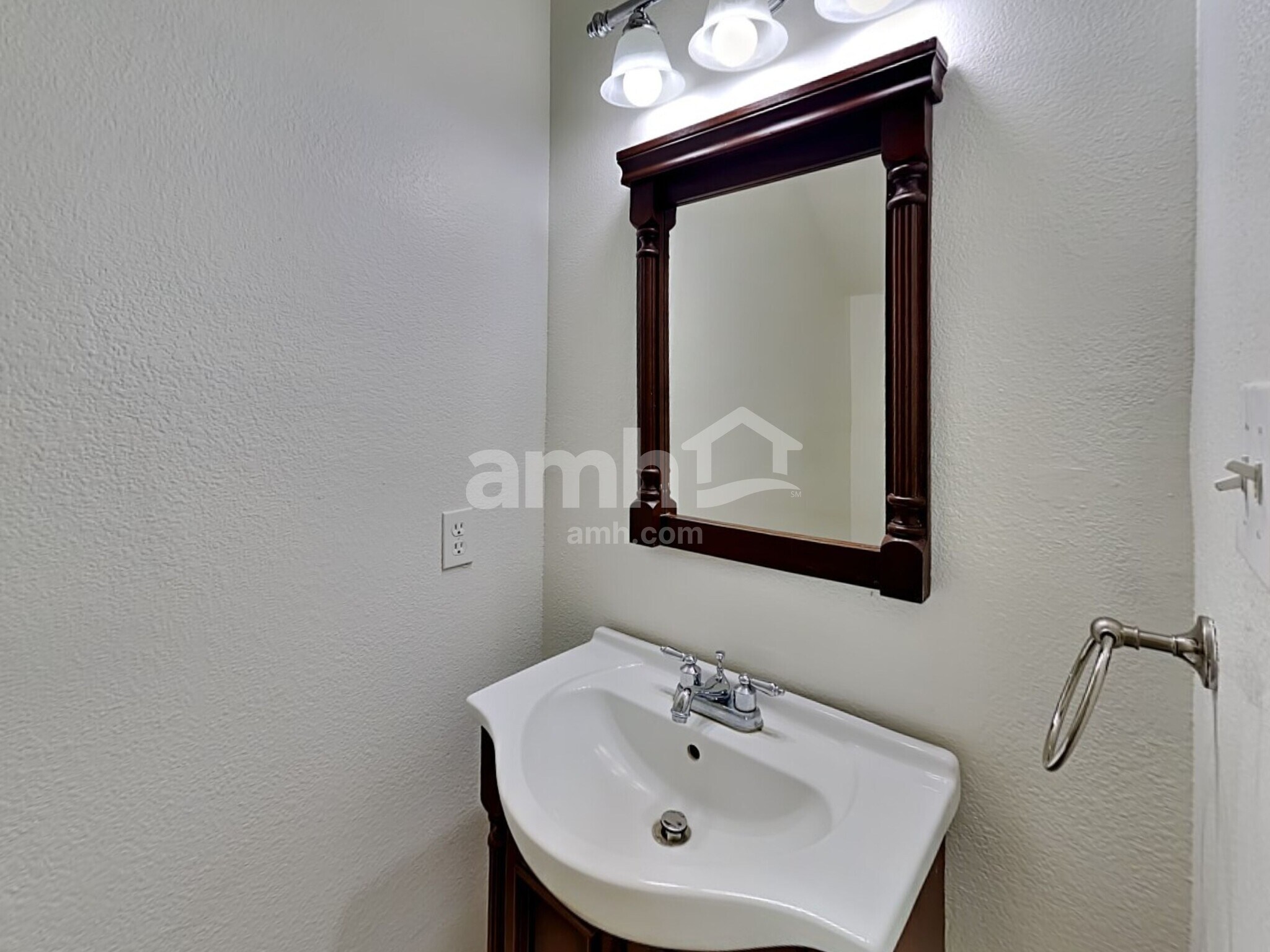 Building Photo - 18439 Sunrise Oaks Ct