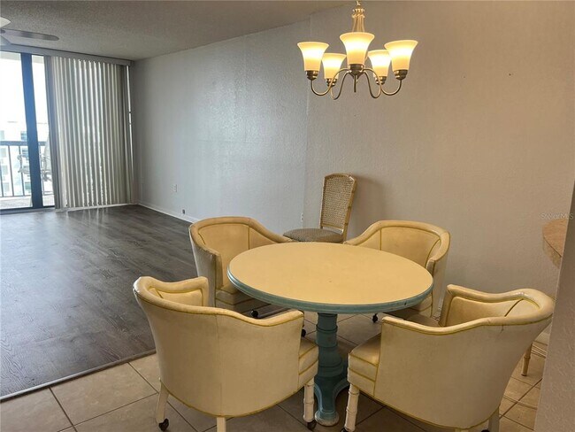 Building Photo - 400 Island Way