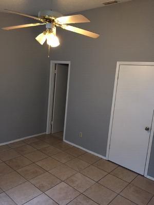 Building Photo - 9660 Royal Woods Dr N