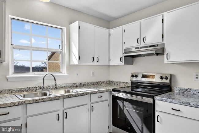 Building Photo - 352 Valley Mill Rd