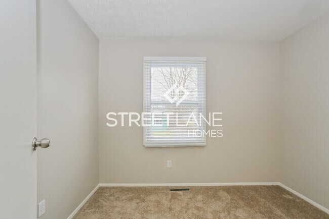 Building Photo - REDUCED!