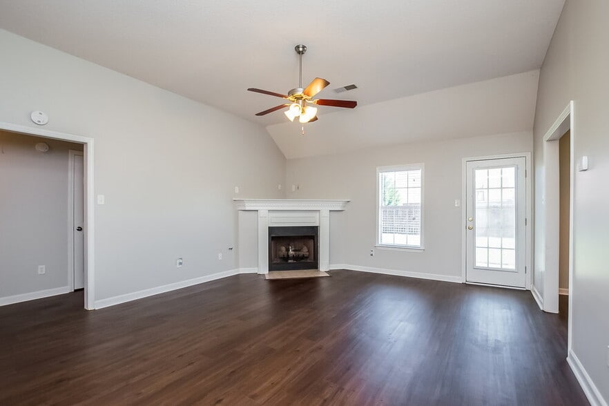 Building Photo - 7722 Pin Cove