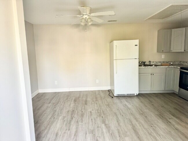 Building Photo - 1 bedroom in Fair Play