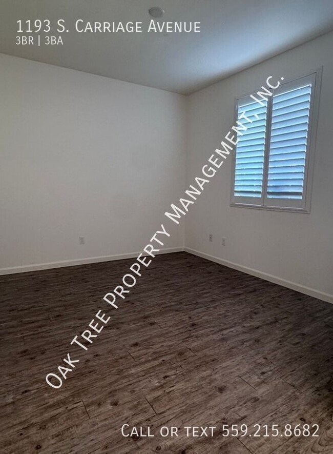Building Photo - 1193 S Carriage Ave