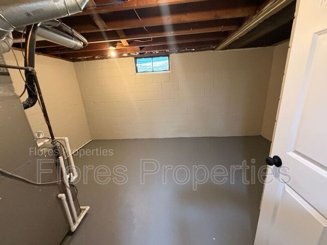 Building Photo - 1136 Pauline Ave