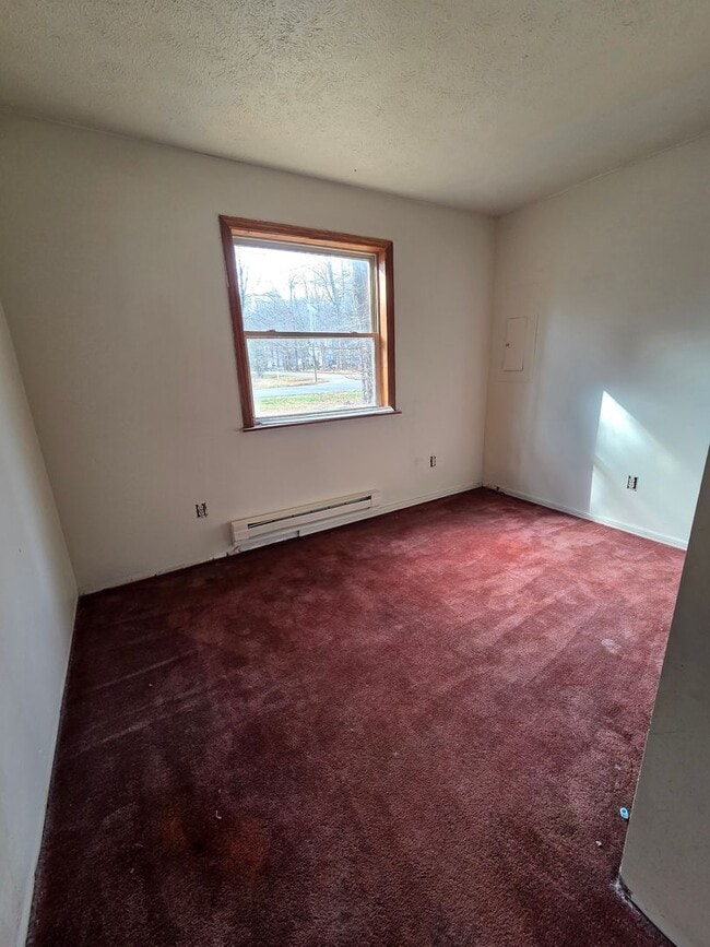 Building Photo - Welcome to this charming 3-bedroom, 2-bathroom home located in the scenic Tobyhanna, PA.