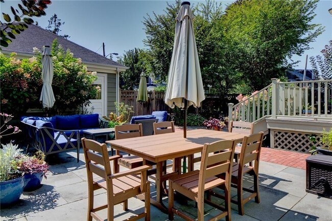 Building Photo - 27 Cranston Ave