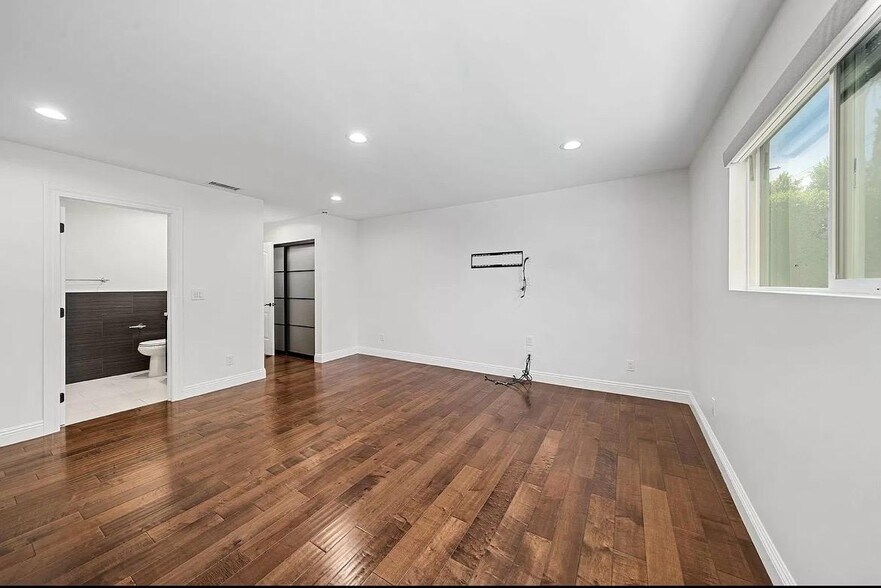 Building Photo - 6243 Berquist Ave
