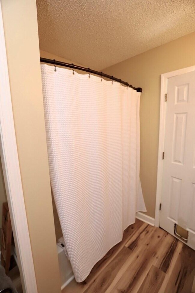 Building Photo - 2415 Edmunds Dr