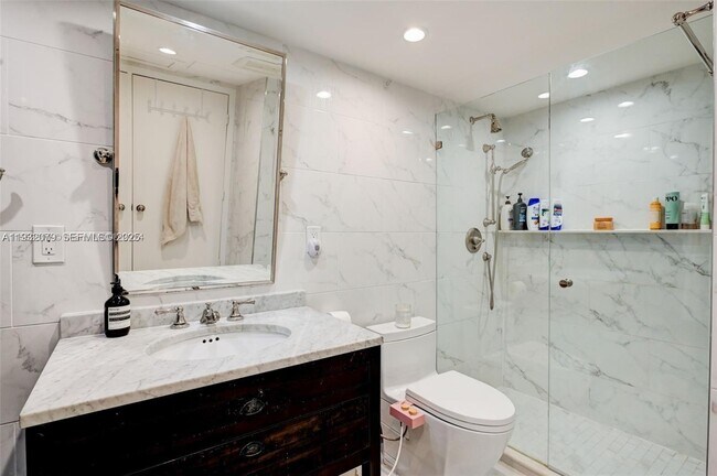 Building Photo - 5600 Collins Ave