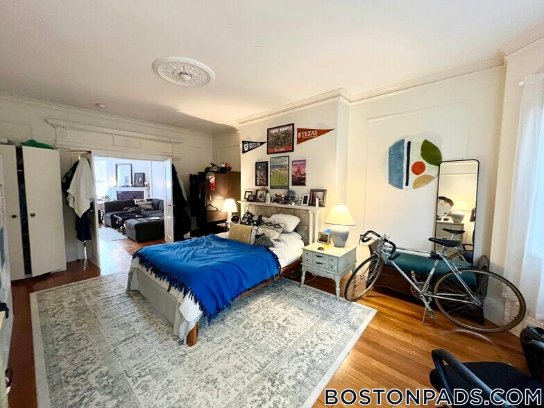 Building Photo - 917 Beacon St