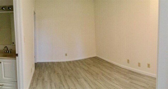 Building Photo - 229 Commercial Blvd