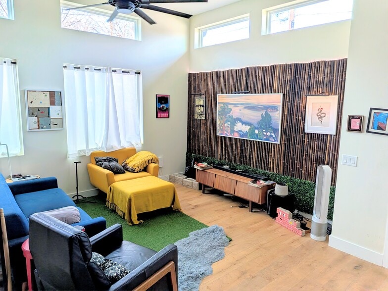 Building Photo - 1403 S Redondo Dr