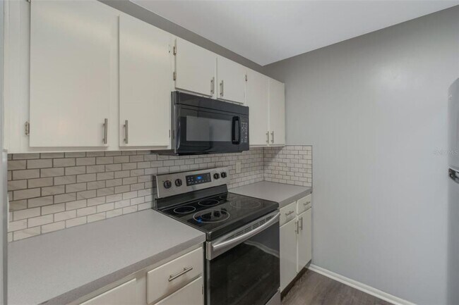 Building Photo - 424 Club Dr