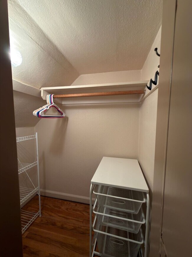 Building Photo - Modern Comfort Meets Classic Charm in South Tabor~ Fenced Backyard~ Garage~ Pets Welcome~ 94 Bike...