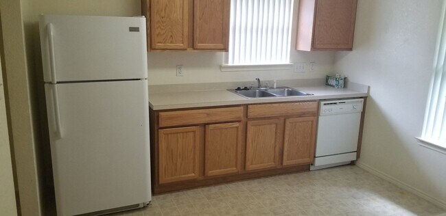 Building Photo - 2305 Upland Bend Dr
