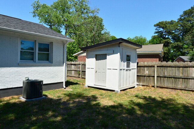 Building Photo - Renovated Ranch!