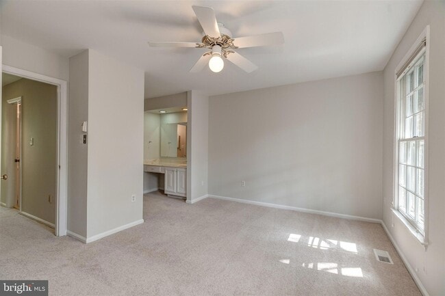 Building Photo - 2440 S Walter Reed Dr