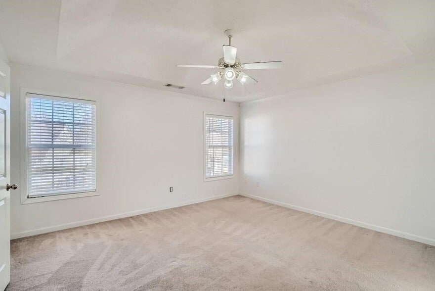 Building Photo - 391 Lake Valley Dr SW