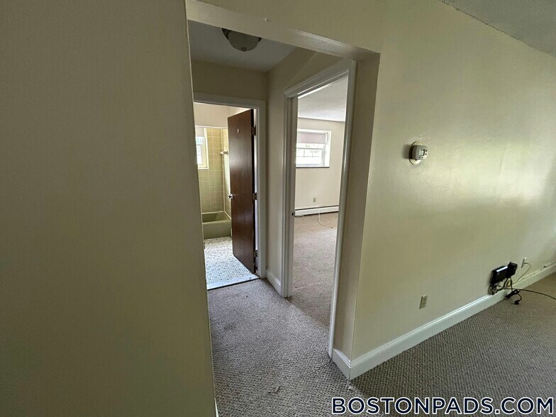 Building Photo - 8 Brattle Dr