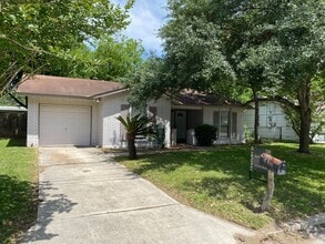 Building Photo - CUTE 3 BR IN UNIVERSAL CITY W/ EASY ACCESS...