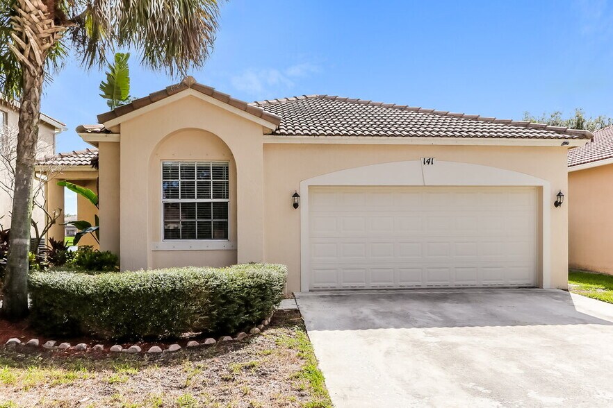 Primary Photo - 141 Seminole Lakes Dr