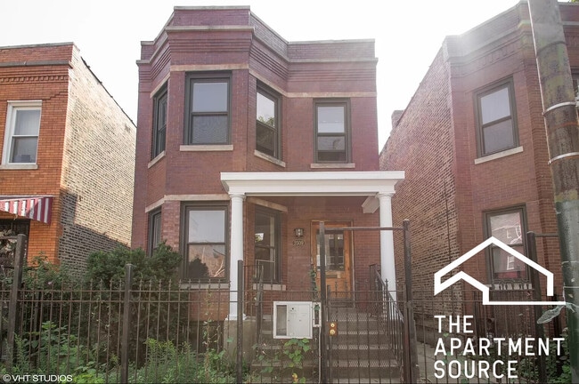 Building Photo - 2509 W Diversey Ave