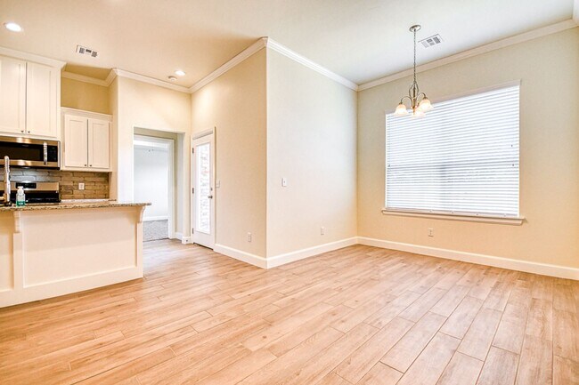 Building Photo - 3100 Pebble Pond Dr